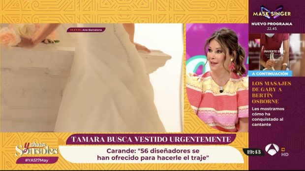Esther Do&ntilde;a hablando sobre el vestido de novia de Tamara Falc&oacute; en 'Y ahora Sonsoles'. / Antena 3