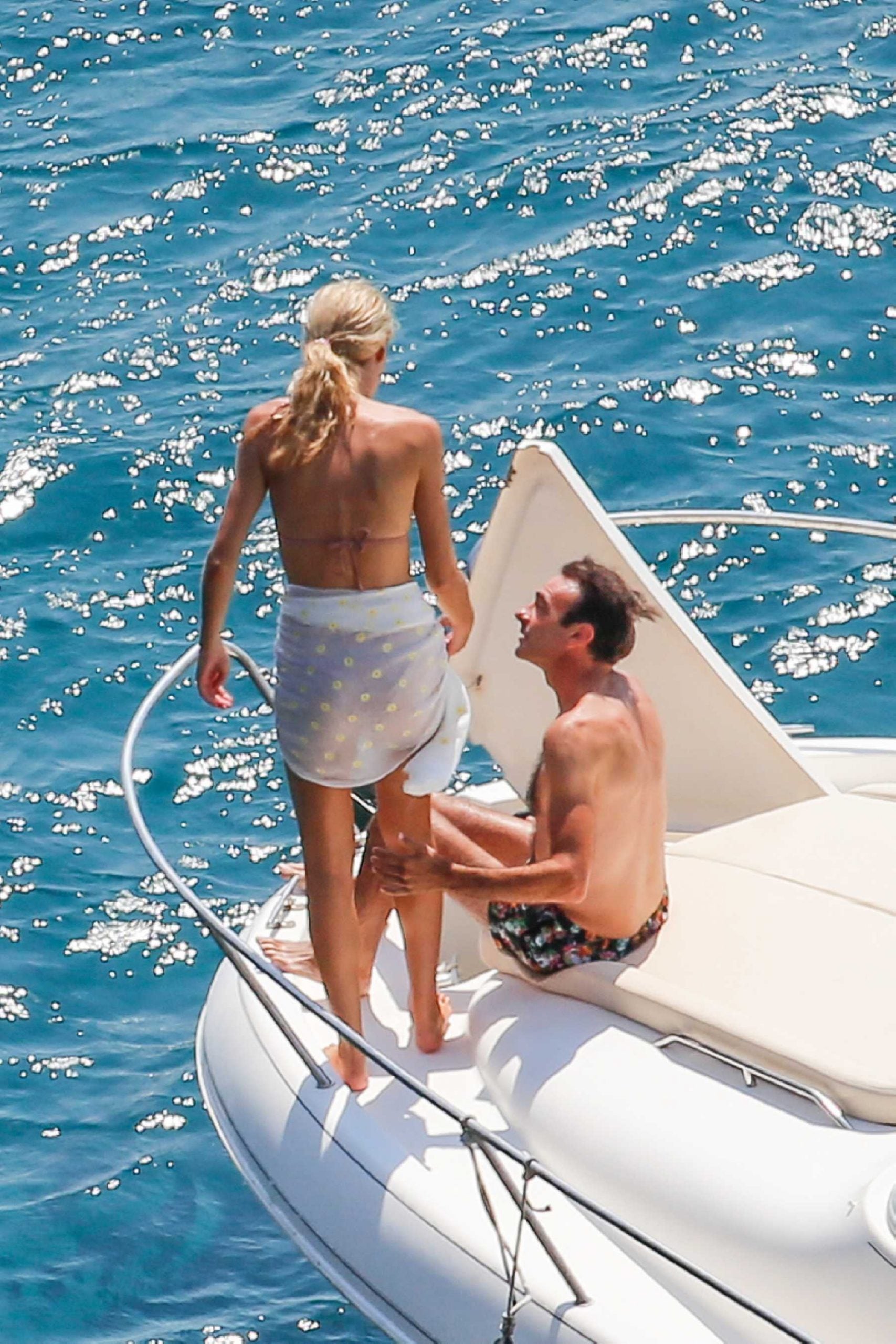 Ana Soria y Enrique Ponce durante sus vacaciones / Gtres