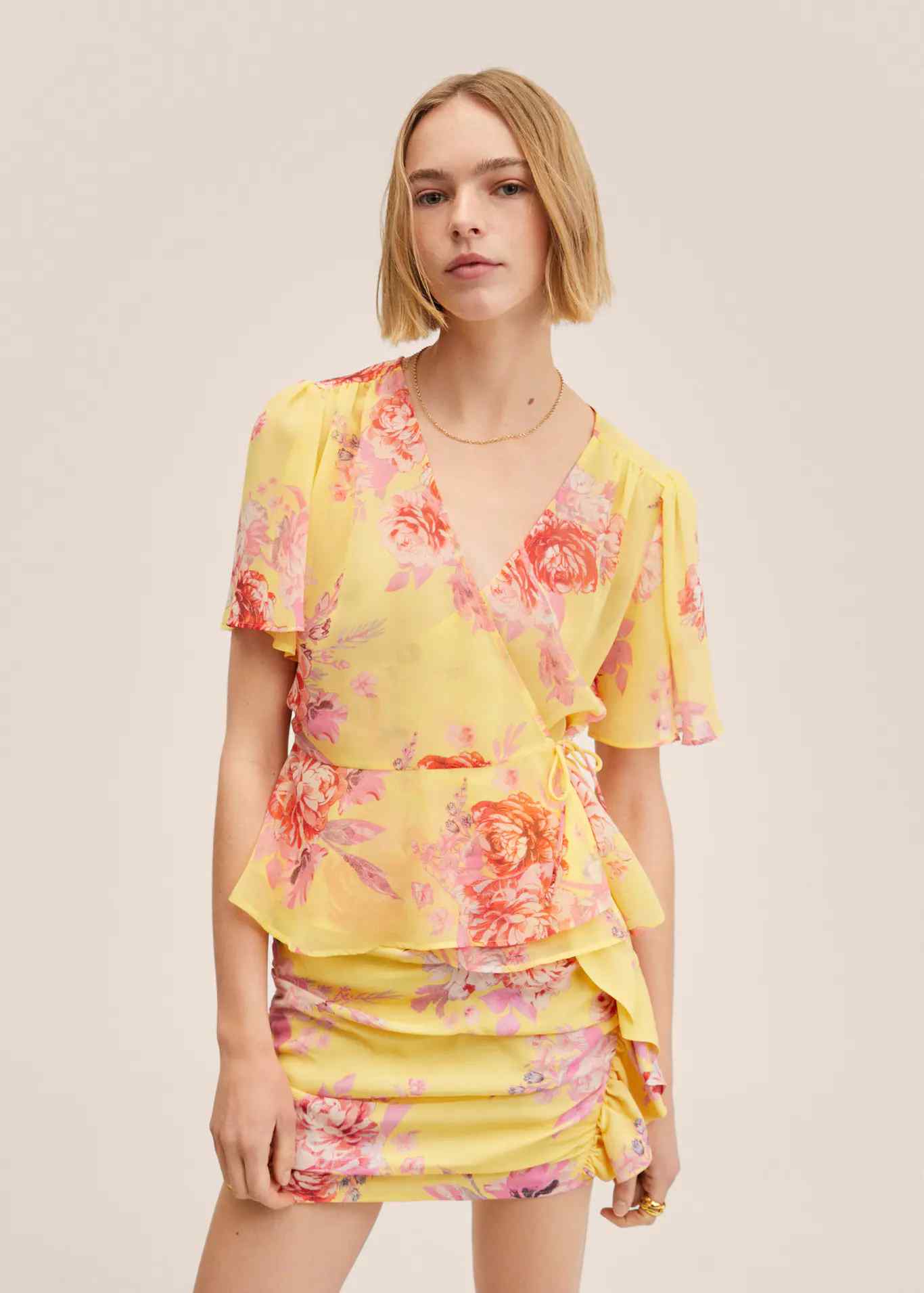 &iquest;Quieres camisas c&oacute;modas, baratas y elegantes? As&iacute; son las 10 mejores de Mango outlet