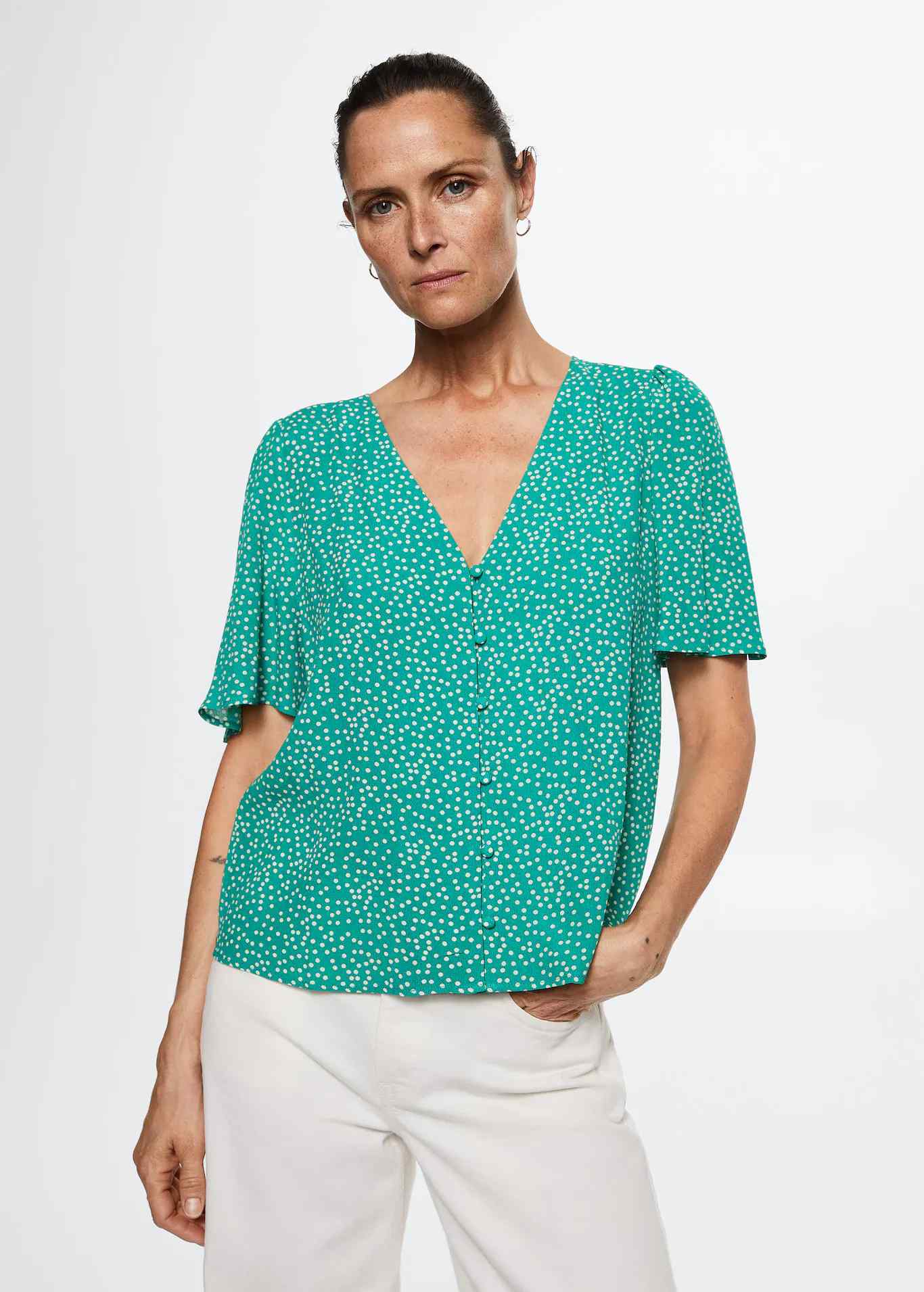 &iquest;Quieres camisas c&oacute;modas, baratas y elegantes? As&iacute; son las 10 mejores de Mango outlet