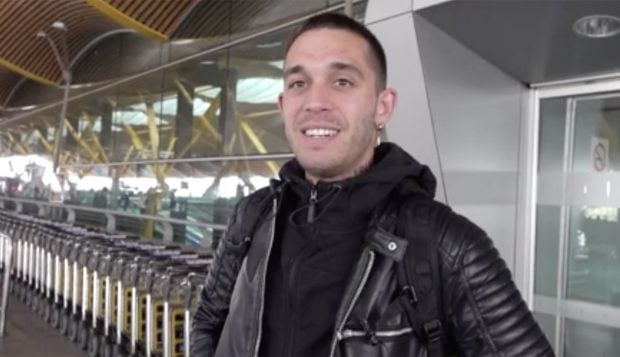 V&iacute;ctor El&iacute;as en el aeropuerto / Gtres