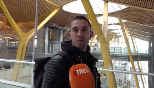 V&iacute;ctor El&iacute;as en el aeropuerto / Gtres