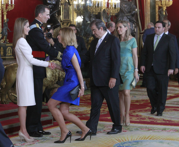 Mar&iacute;a Porto y &Aacute;lvarez Cascos, con los Reyes de Espa&ntilde;a / Gtres