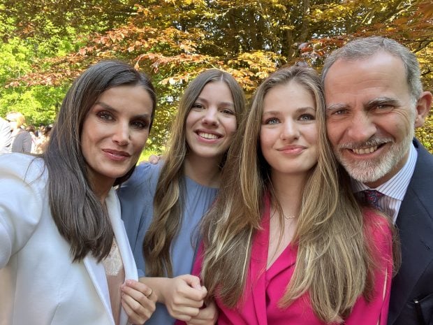 La Familia Real espa&ntilde;ola en un selfie en el UWC Atlantic College de Gales. / Gtres