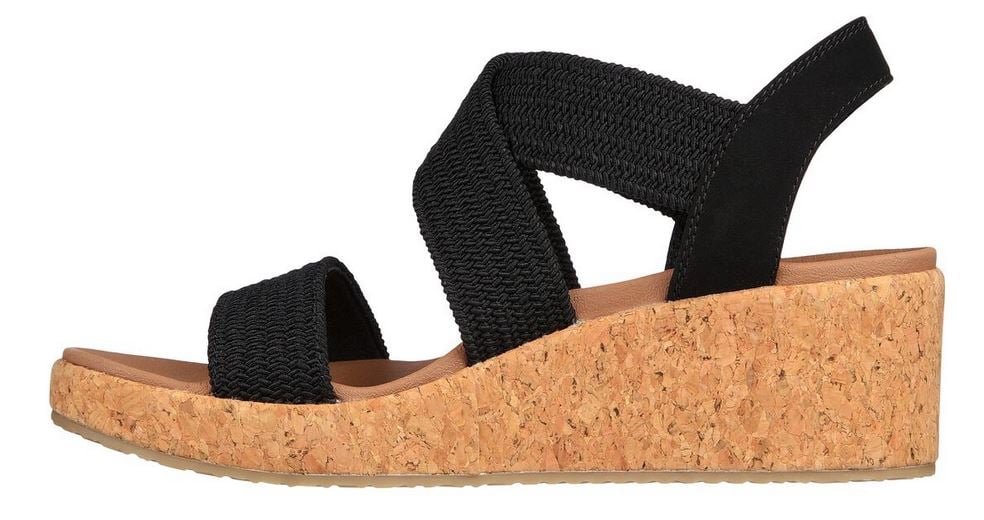 Las cuñas negras de Skechers que son un 'must' para este verano: no te vas a arrepentir de comprarlas