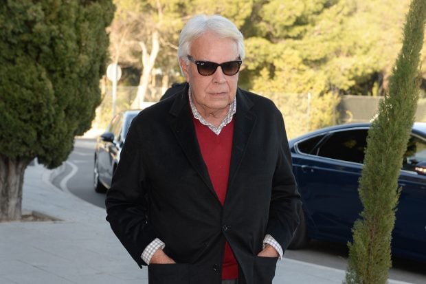 Felipe Gonz&aacute;lez en un entierro. / Gtres
