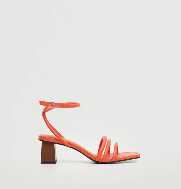 Sandalias de tira y con tac&oacute;n: as&iacute; es la nueva joya disponible en la web de Mango Outlet
