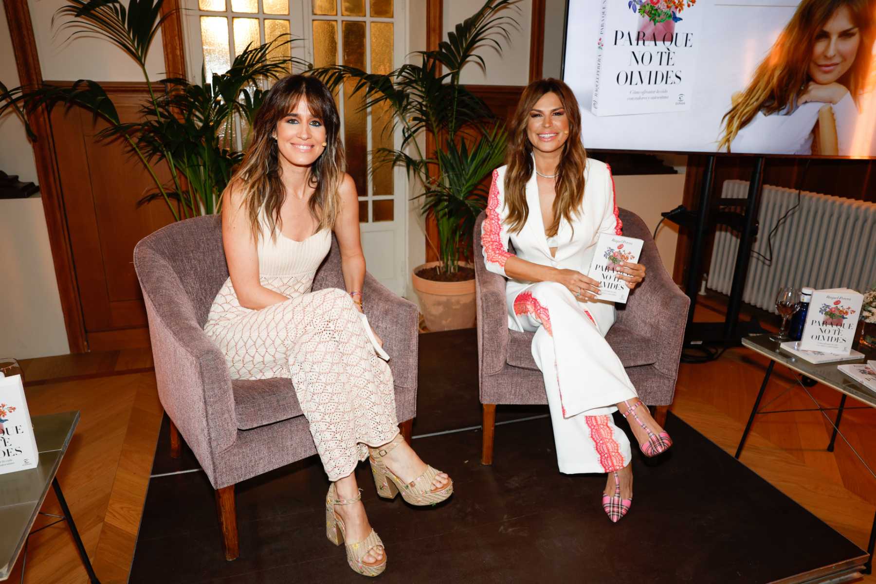 Raquel Perera e Isabel Jim&eacute;nez en la presentaci&oacute;n del libro de la psic&oacute;loga / Gtres