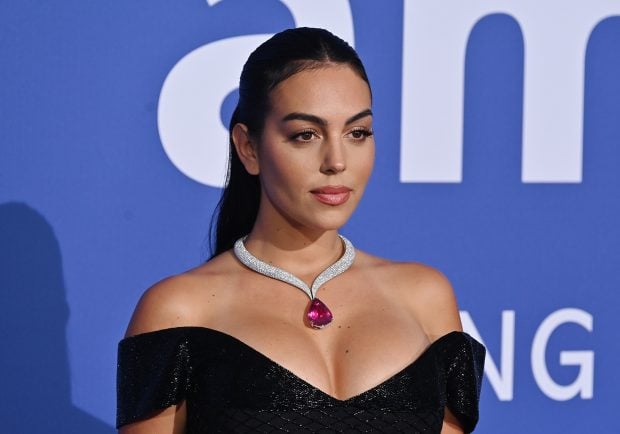 Georgina Rodríguez con un vestido parecido al de la venganza de Diana de Gales. / Gtres