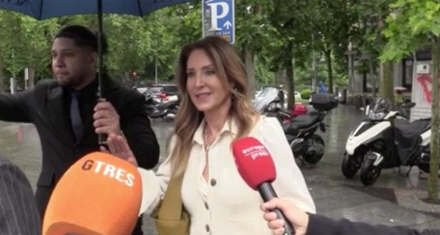 Carolina Molas atendiendo a la prensa / Gtres