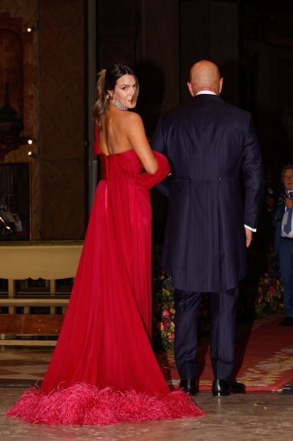 Kiko Matamoros entrando a la iglesia en el día de su boda junto a su hija Laura. / Gtres