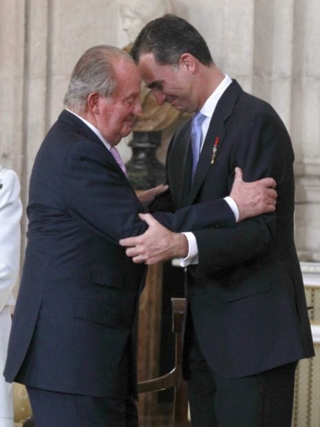 El Rey em&eacute;rito y Felipe VI en el d&iacute;a de la abdicaci&oacute;n de Juan Carlos I / Gtres