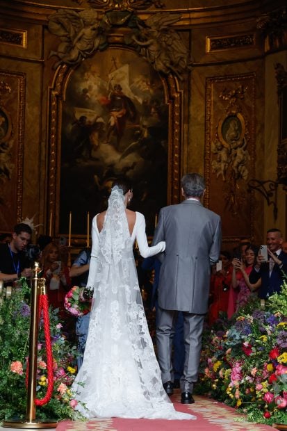 Marta López Álamo en su boda con su padre. / Gtres