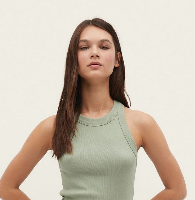 10 camisetas y pantalones de Stradivarius que cuestan menos de 25 euros