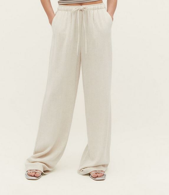 10 camisetas y pantalones de Stradivarius que cuestan menos de 25 euros