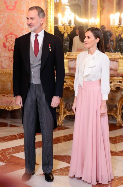 Los Reyes Felipe y Letizia en una recepci&oacute;n / Gtres