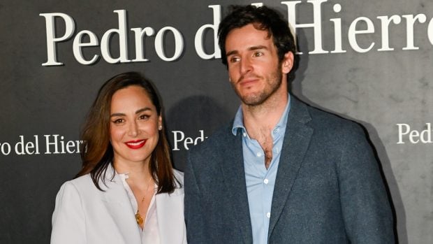 Tamara Falc&oacute; e &Iacute;&ntilde;igo Onieva en un photocall. / Gtres