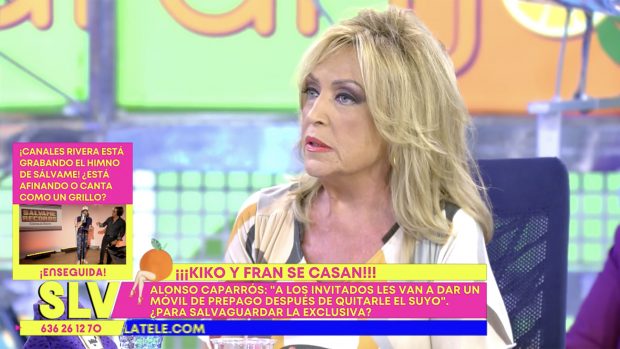 Lydia Lozano hablando desde el plat&oacute; de 'S&aacute;lvame'. / Telecinco