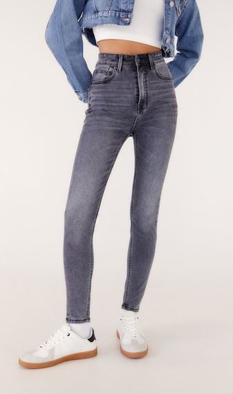 Fichamos los 10 mejores pantalones de Stradivarius: los m&aacute;s baratos y los que mejor quedan