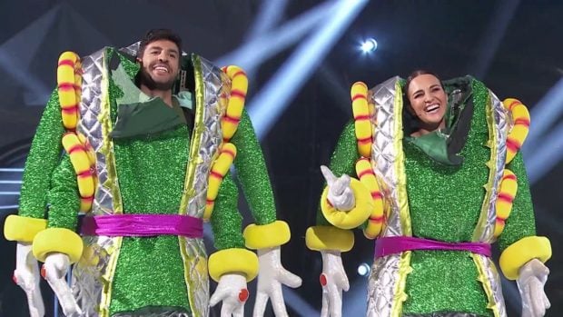 Paula Echevarr&iacute;a y Miguel Torres en Mask Singer/ Atresmedia