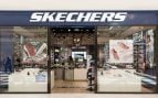 Estas nuevas zapatillas Skechers en color «pudín de naranja con sirope» combinan comodidad y estilo en la medida justa
