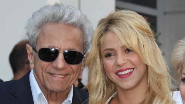 Shakira con su padre, William Mebarak Chadid en Los &Aacute;ngeles. 2011/ Gtres