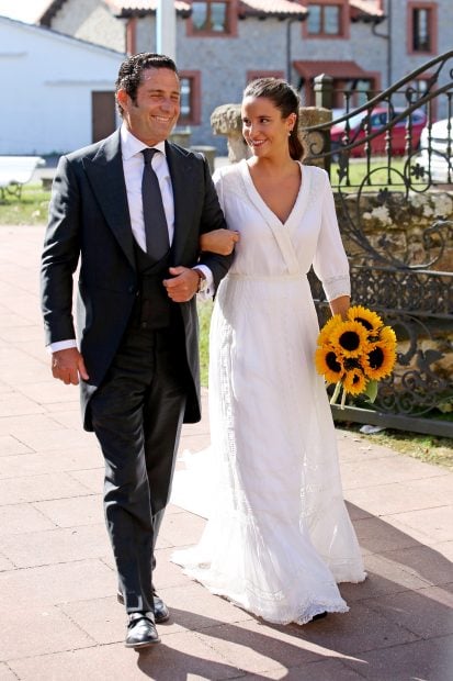 Marta Pombo del brazo de su padre en el d&iacute;a de su boda con Luis Gim&eacute;nez / Gtres