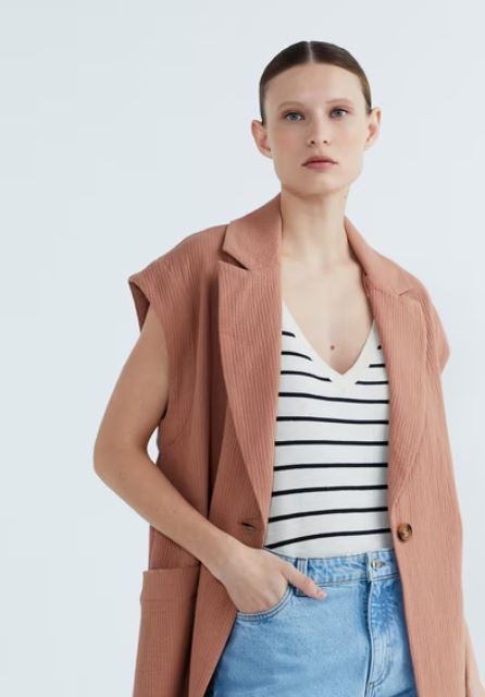 Hipercor rebaja el chaleco m&aacute;s incre&iacute;ble que pega con todo: queda genial con vaqueros y camiseta b&aacute;sica