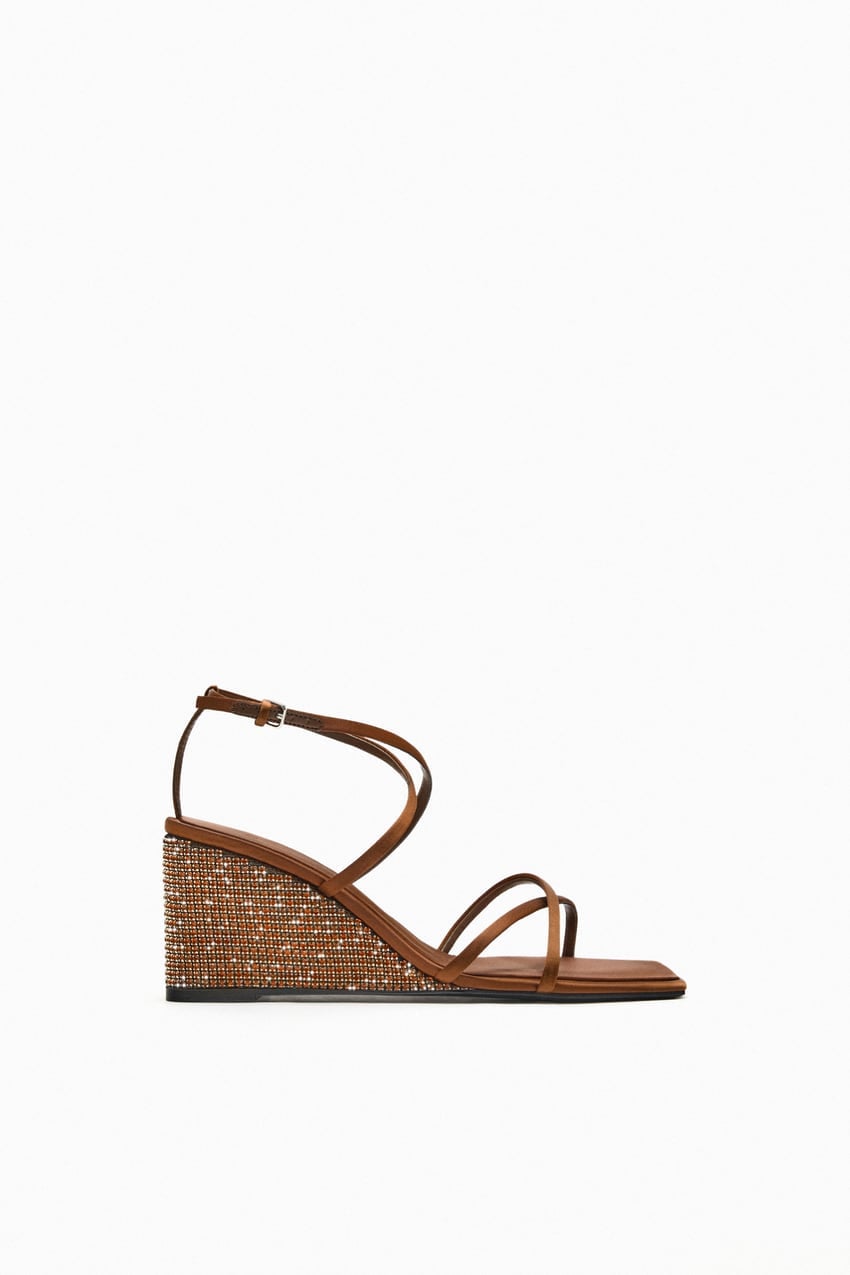 "Sandalias de cu&ntilde;a con cristales": as&iacute; define Zara a su mejor creaci&oacute;n para el verano