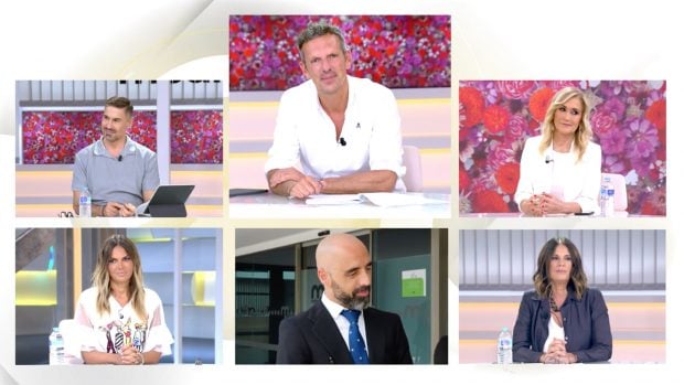 Joaqu&iacute;n Prat, sus colaboradores y Miguel Almanzor en 'Ya es mediod&iacute;a'. / Telecinco
