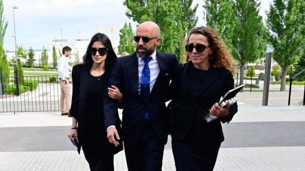 Miguel Almanzor durante el &uacute;ltimo adi&oacute;s a su madre / Gtres