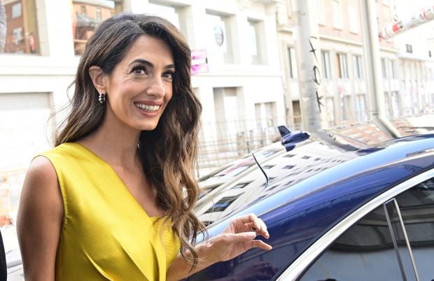 Amal Clooney llegando a la conferencia 'We Choose Earth Tour' en Madrid. / Gtres
