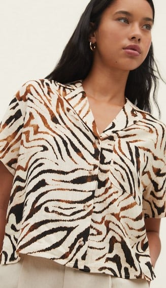 Una camisa con un estampado inigualable: as&iacute; es lo nuevo de Stradivarius