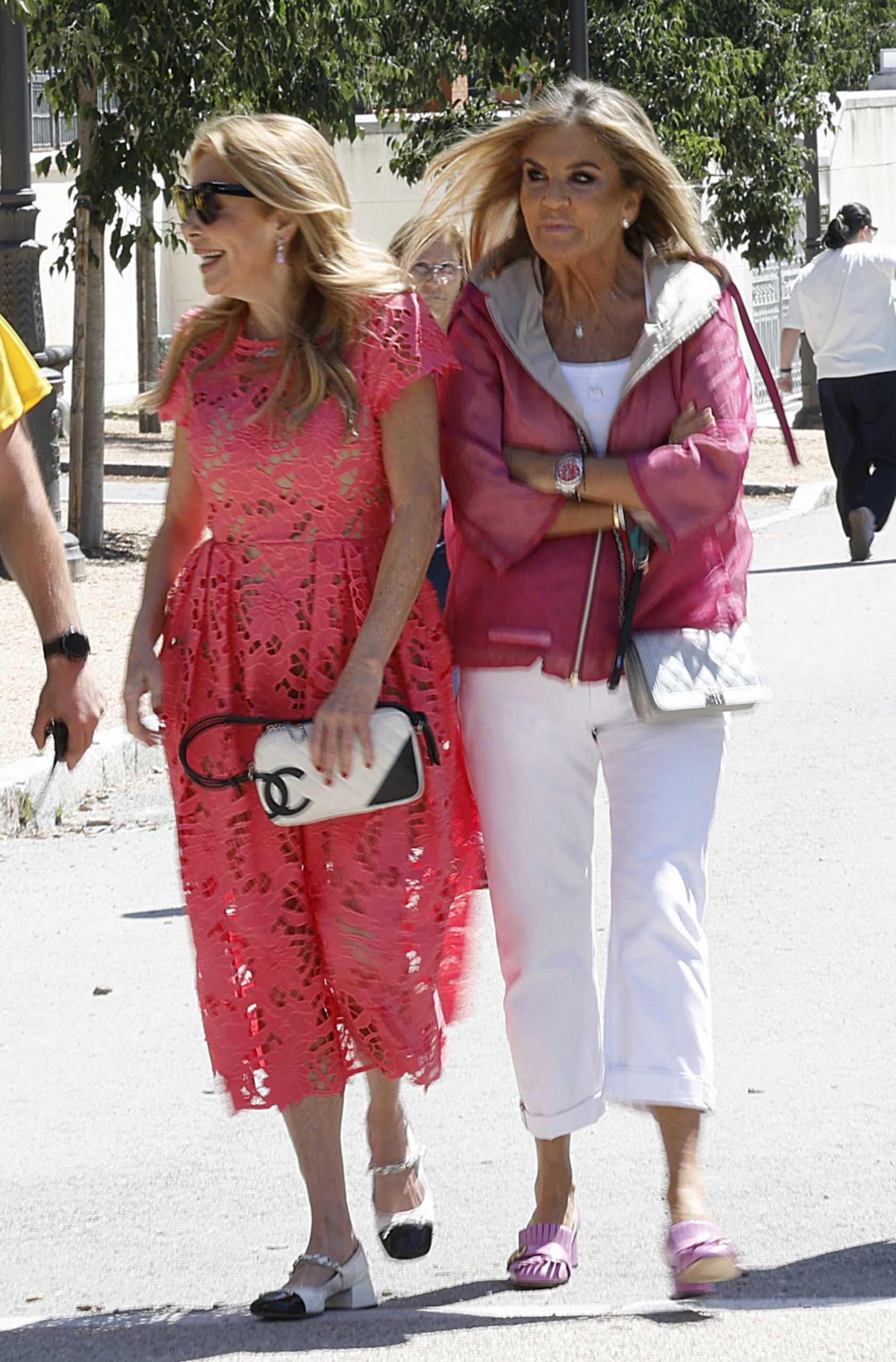 Ana Obreg&oacute;n y Susana Uribarri en la Feria del Libro de Madrid / Gtres