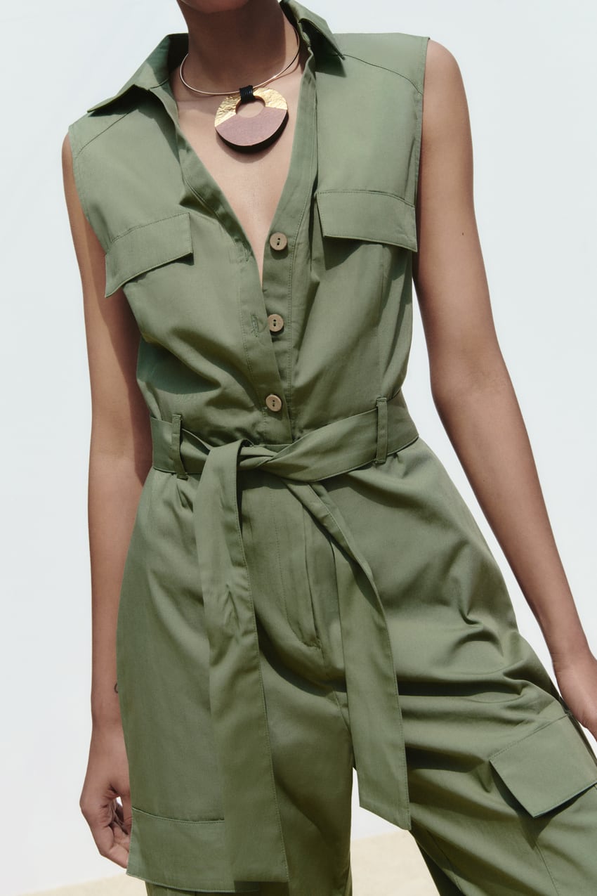 Eva Gonz&aacute;lez lleva la &uacute;ltima pieza de Zara que arrasar&aacute; en rebajas: un mono cargo fresco, holgadito y queda ideal con zapatillas