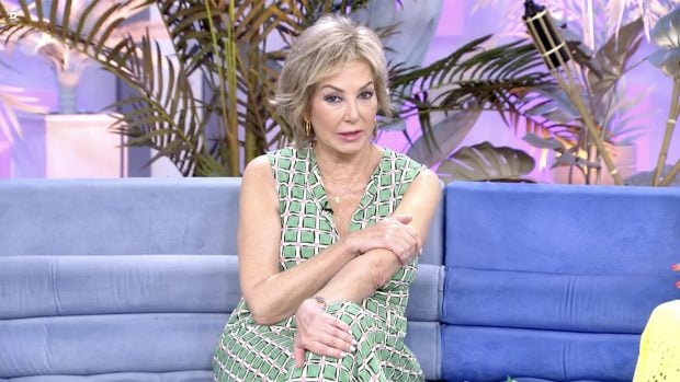 Ana Rosa Quintana en el plat&oacute; de 'El Programa de Ana Rosa'. / Telecinco