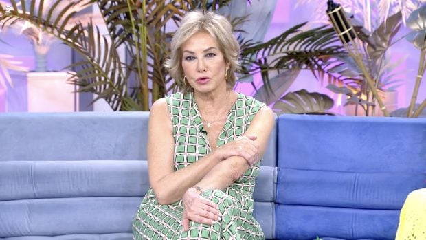 Ana Rosa Quintana en el plat&oacute; de 'El Programa de Ana Rosa'. / Telecinco