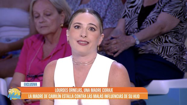 Lourdes Pineda hablando en el plat&oacute; de 'As&iacute; es la vida'. / Telecinco