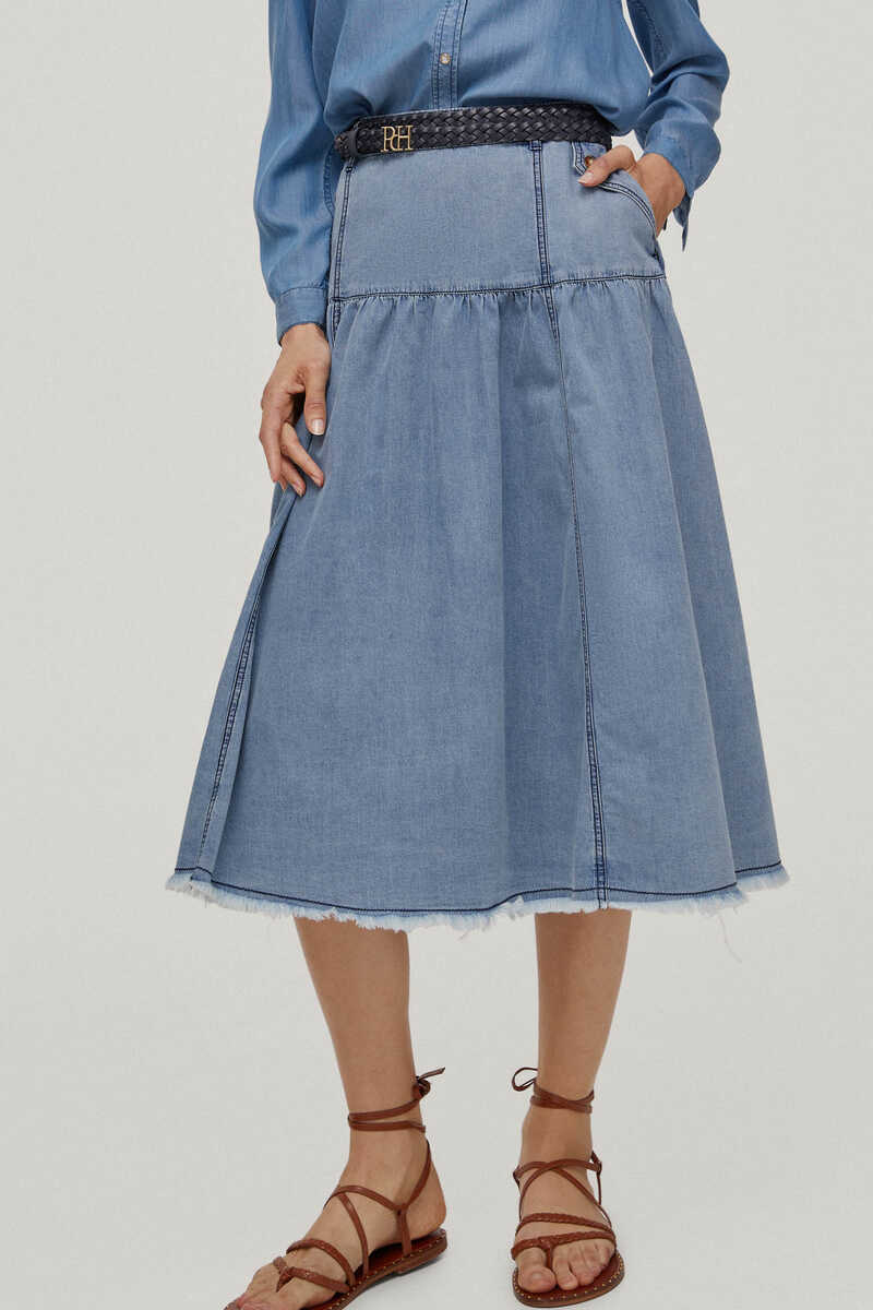 La falda vaquera midi de Cortefiel que se va a agotar estas rebajas: es ideal