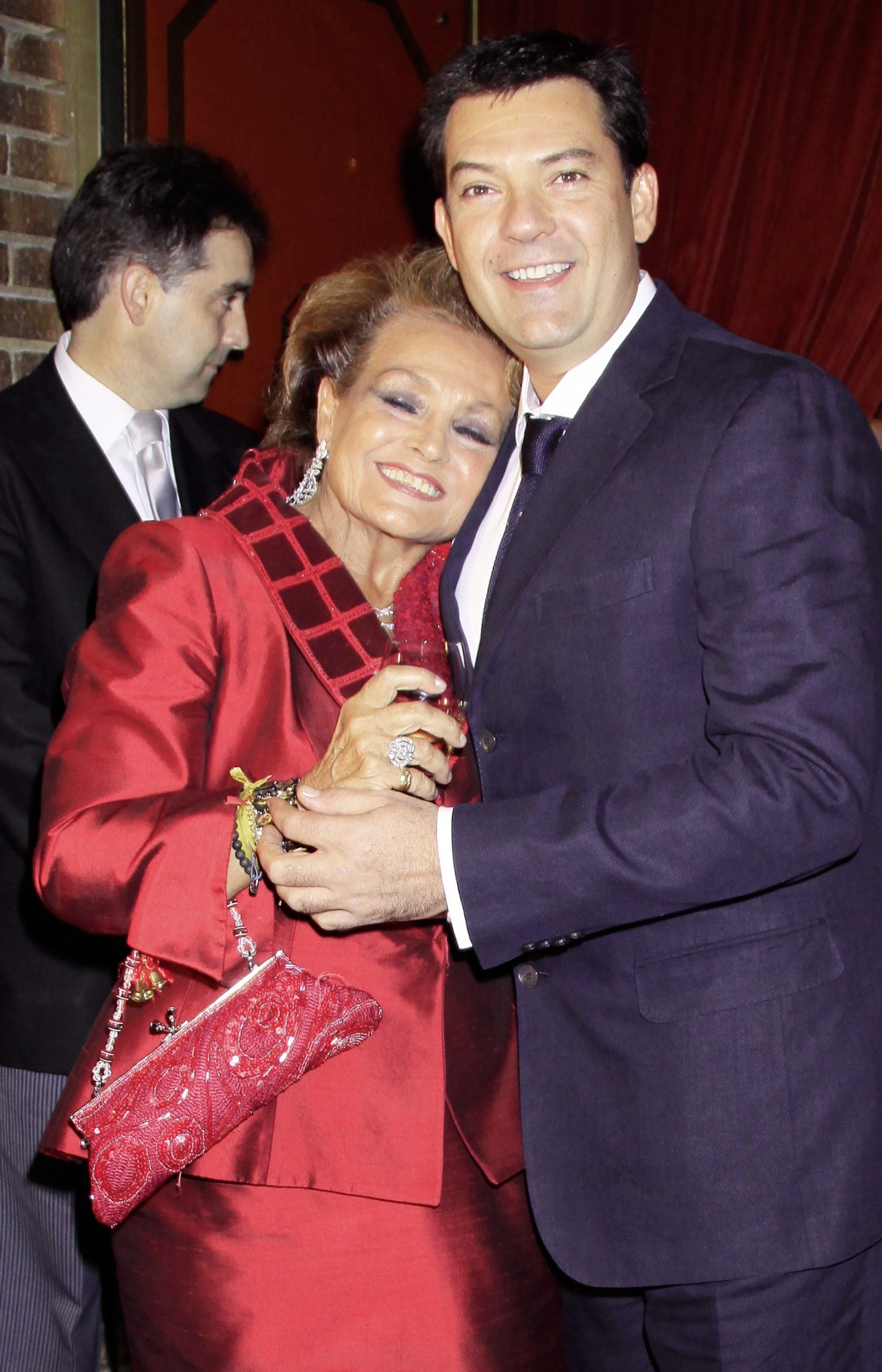 Carmen Sevilla junto a su hijo, Augusto Alguer&oacute; en una foto de archivo/ Gtres