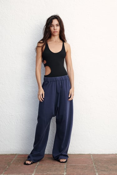 10 pantalones holgados de Zara con rebaja: hacen tipazo, para vestir elegante y c&oacute;modos sin ense&ntilde;ar piernas