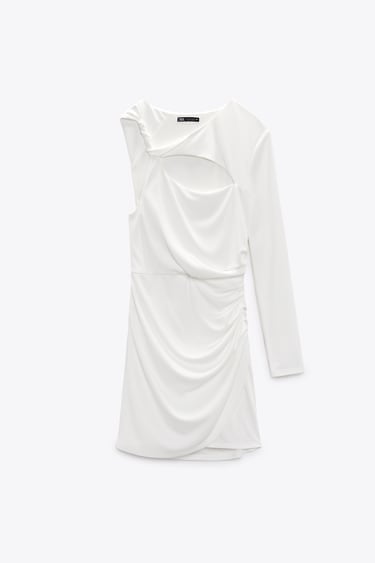 Zara deja alucinado a sus clientes: los 6 vestidos blancos de las rebajas que son ideales para llevar con alpargatas