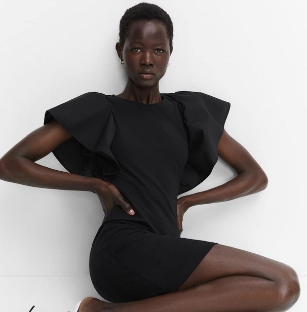 10 vestidos rebajados de Mango para combatir la ola de calor con estilo: no marcan nada y cuestan menos de 20&euro;