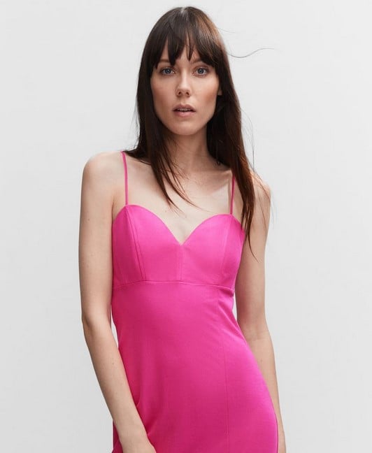 10 vestidos rebajados de Mango para combatir la ola de calor con estilo: no marcan nada y cuestan menos de 20&euro;