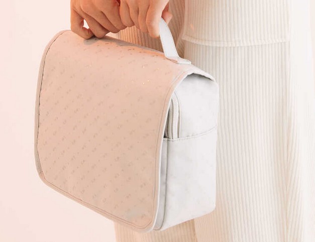 Women Secret quiere conquistarte el neceser ideal para meter todo este verano