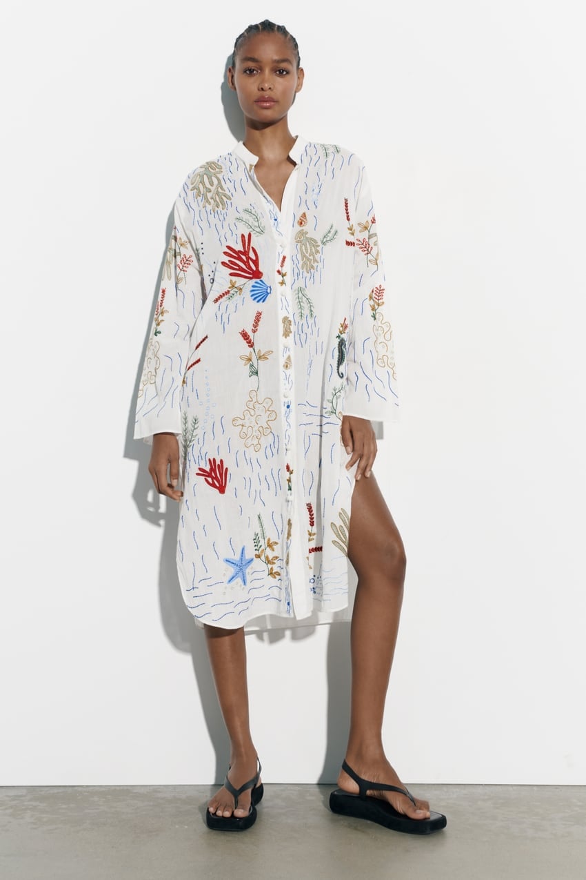 Es lo m&aacute;s buscado de todo Zara y sabemos la raz&oacute;n: vas a flipar con esta blusa larga bordada
