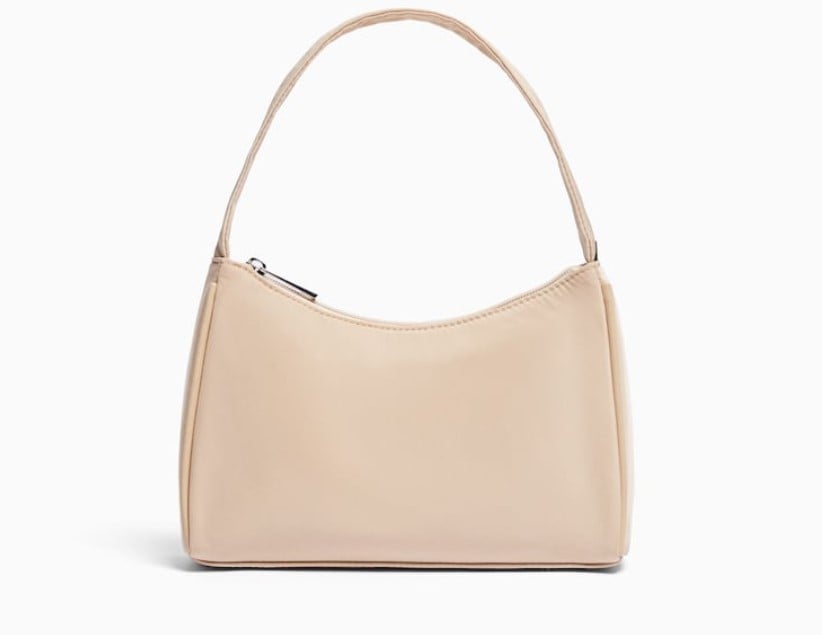 Invierte en tus accesorios: Bershka tiene en rebajas el bolso del verano por 10 euros