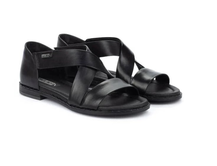 Pikolinos tiene las sandalias negras con tiras cruzadas que pegan con absolutamente todo