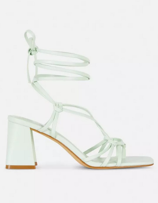 Las sandalias de tiras con tacón bajo de Primark por 20 euros que no puedes dejar escapar este verano
