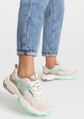 Deja de buscar zapatillas de marca: las de Stradivarius est&aacute;n arrasando en rebajas